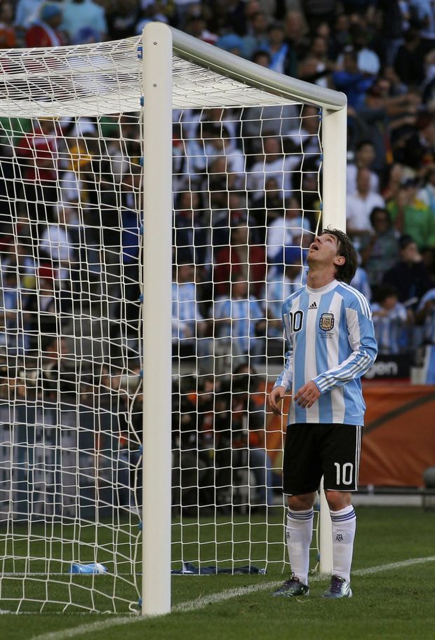 Lionel Messi po neuznaném gólu Argentinců ve čtvrtfinále proti Německu Lionel Messi po neuznaném gólu Argentinců ve čtvrtfinále proti Německu