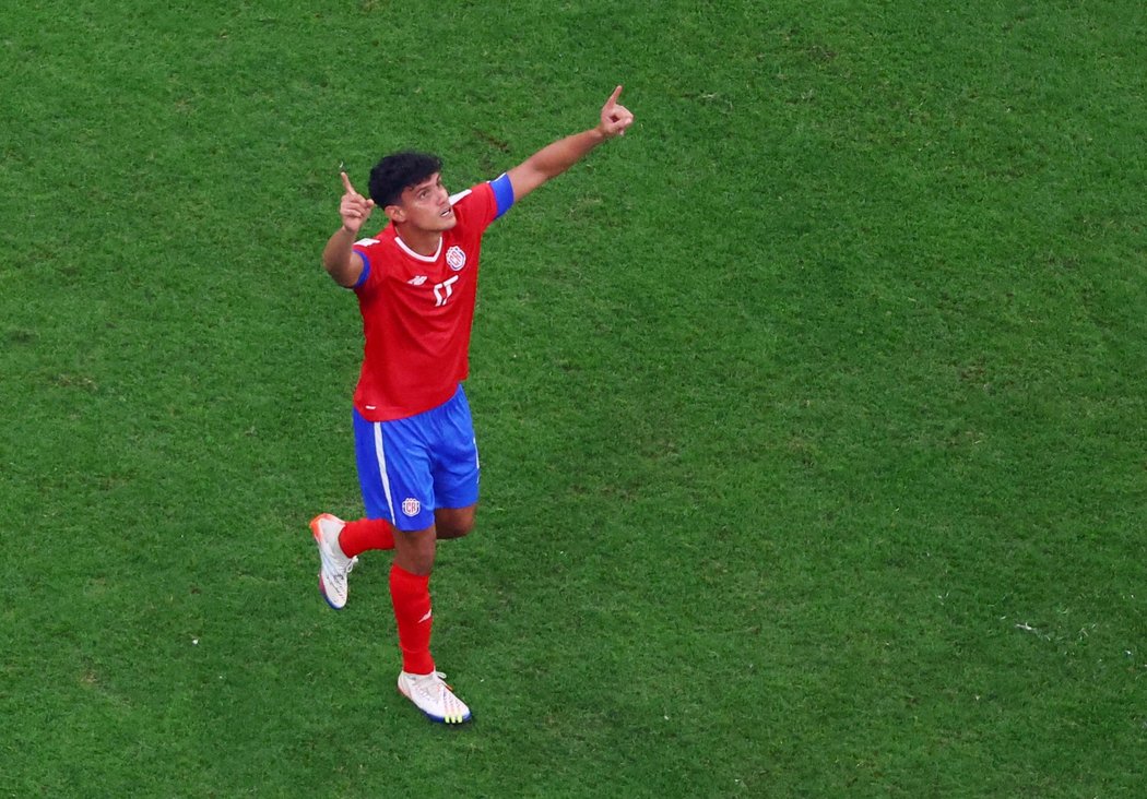 Yeltsin Tejeda se raduje ze své branky v utkání Kostariky proti Německu