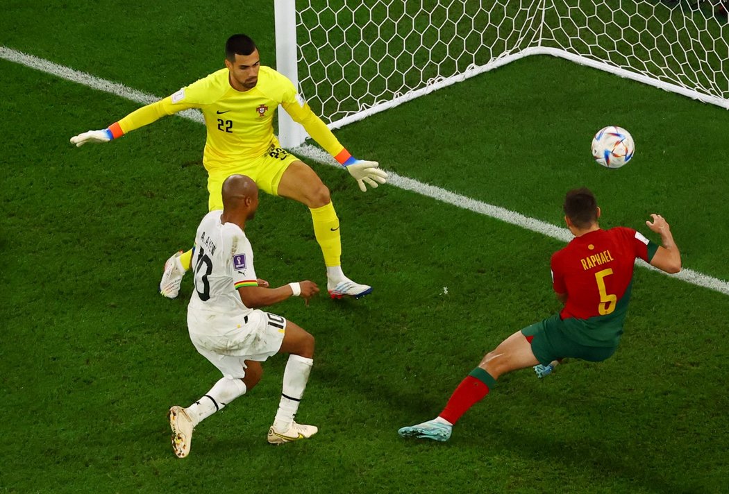 Ghanský střelec André Ayew srovnal v utkání s Portugalci, ale radost netrvala dlouho a soupeř rychle odskočil