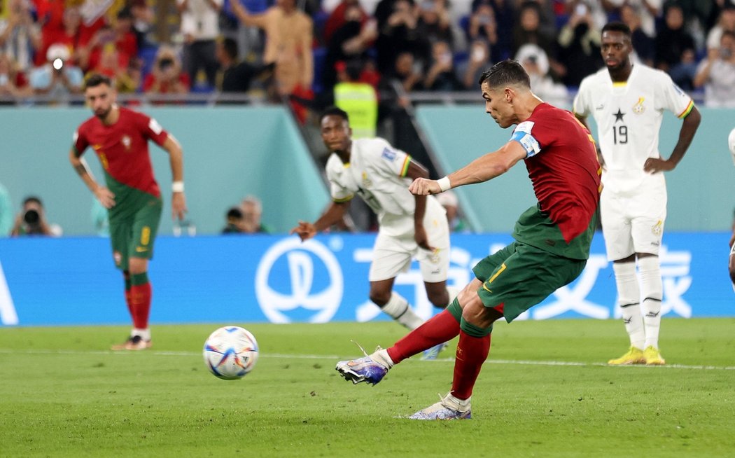 Portugalce proti Ghaně poslal do vedení z penalty Cristiano Ronaldo, prosadil se na pátém šampionátu