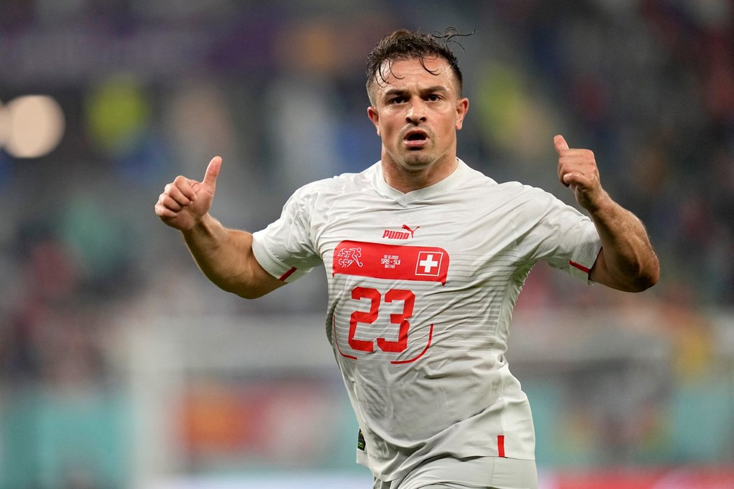 Xherdan Shaqiri slaví branku Švýcarska proti Srbsku