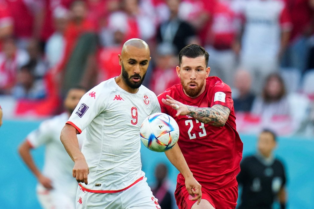 I když útočník Tuniska Isám Džebálí rozvlnil v úvodní půli proti Dánsku síť, gól pro jasný ofsajd neplatil