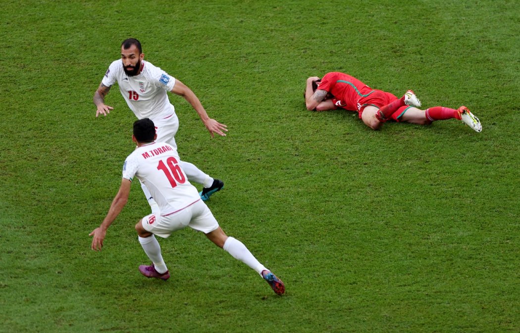 V Íránu zuří protesty na podporu ženských práv. Připojí se i fotbalisté v Kataru?