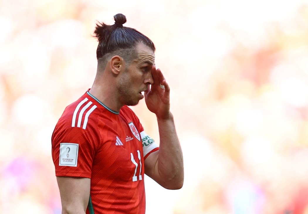 Útočník Walesu Gareth Bale se v úvodním poločase s Íránem neprosadil