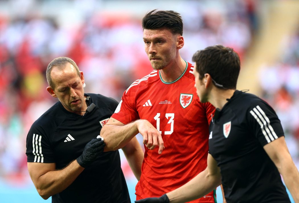 Kieffer Moore z Walesu nedokázal skórovat, při šanci proti Íránu se navíc ještě krvavě zranil, ale do zápasu se záhy vrátil