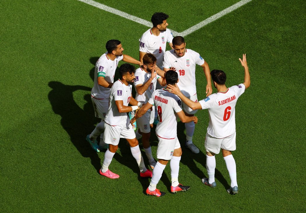 Pokud fotbalisté Íránu odmítnou zpívat hymnu před utkáním proti Spojeným státům, budou jejich rodiny ve velkém maléru