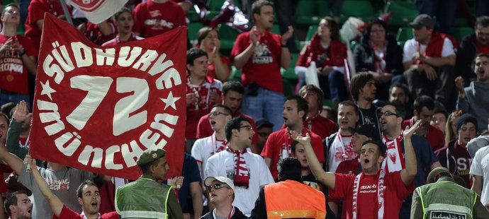 Němečtí fanoušci neváhali jet svůj tým podpořit anii do Maroka. Takhle fandili v semifinále klubového MS proti Kuang-čou Evergrande, které mnichovští fotbalisté vyhráli 3:0