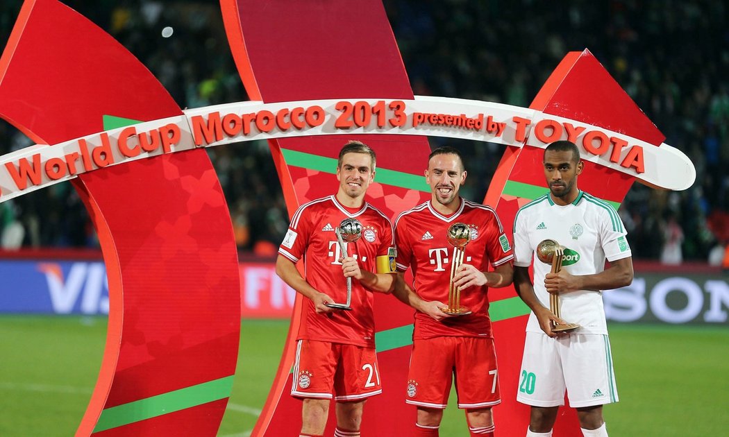 Tři nejlepší hráči fotbalového MS klubů, vítěz Franck Ribéry z Bayernu Mnichov, jeho stříbrný spoluhráč Philipp Lahm a bronzový Mouhssine Iajour