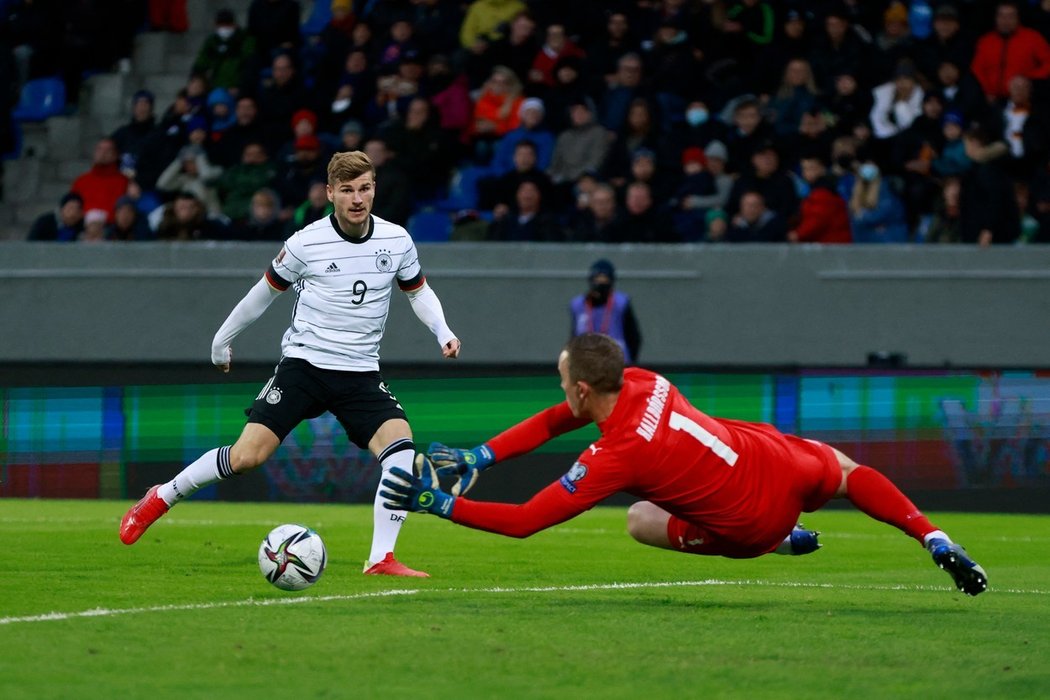 Německý útočník Timo Werner (9) během zápasu kvalifikace o postup na MS proti Islandu (4:0)