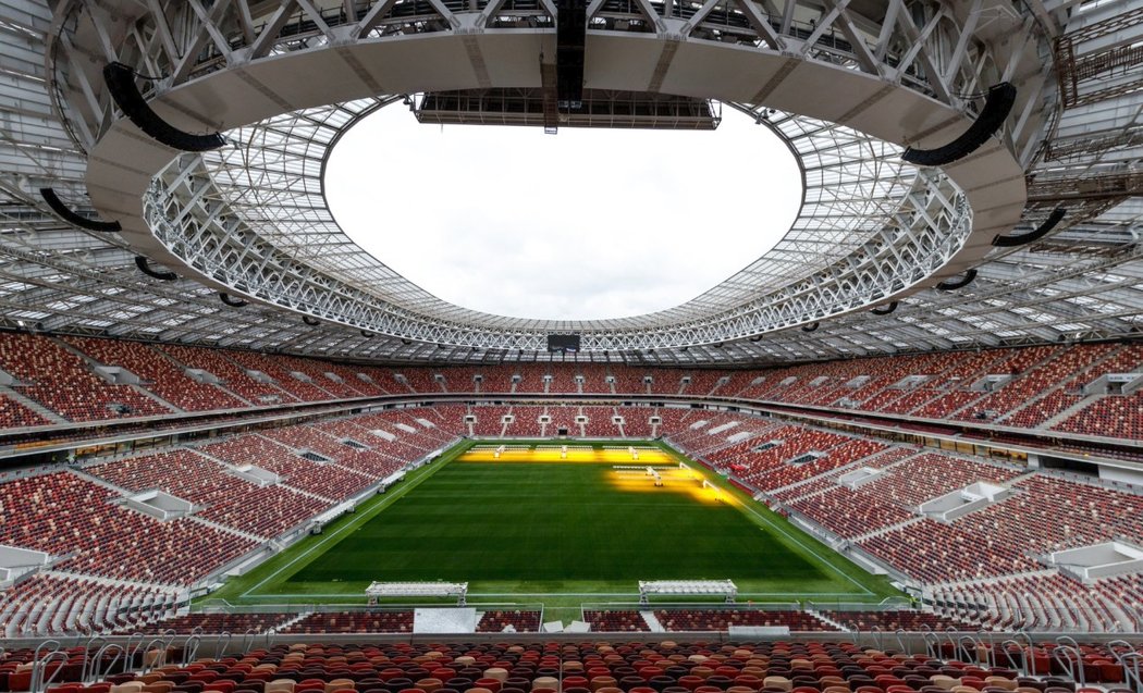 První utkání světového šampionátu ve fotbale mezi Ruskem a Saúdskou Arábií budou od 17:00 SEČ hostit moskevské Lužniky.