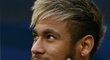 Brazilec Neymar na lavičce během zápasu o bronz na mistrovství světa