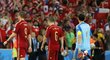Fernando Torres, Andres Iniesta a brankář Iker Casillas opouští hřiště po porážce s Chile
