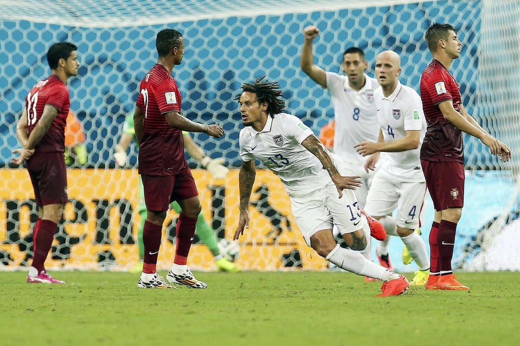 Američan Jermaine Jones se raduje z vyrovnání v zápase proti Portugalsku