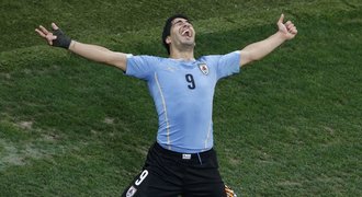 Suárez pálil, Anglie blízko propasti! Uruguay urvala výhru 2:1