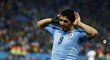 Luis Suárez oslavuje druhý gól do sítě Anglie
