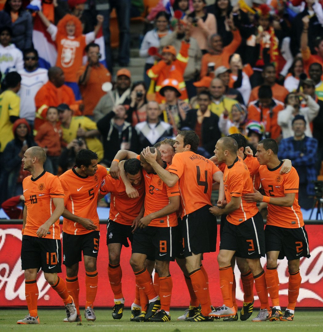 Nizozemci se z počáteční křeče vzpamatovali díky vlastnímu gólu Dána Poulsena.