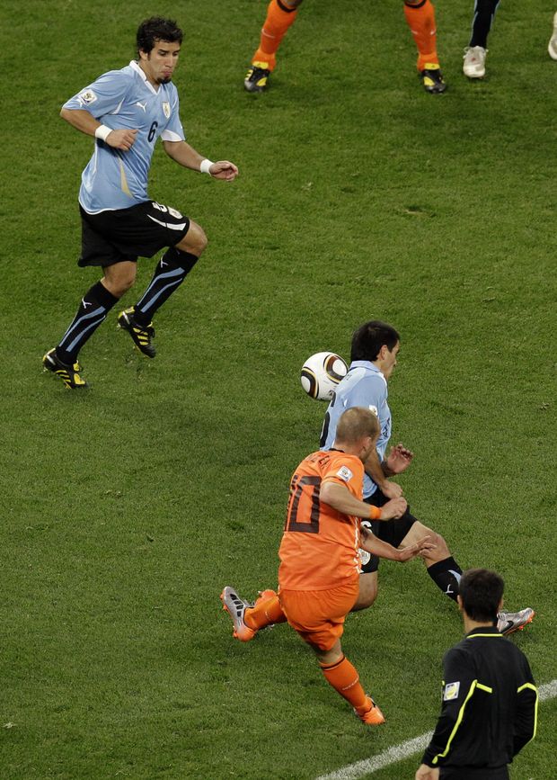 Wesley Sneijder střílí druhý gól Nizozemců Wesley Sneijder střílí druhý gól Nizozemců