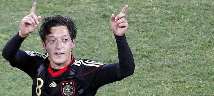 Radost tureckého hrdiny Mesuta Özila v německém dresu.