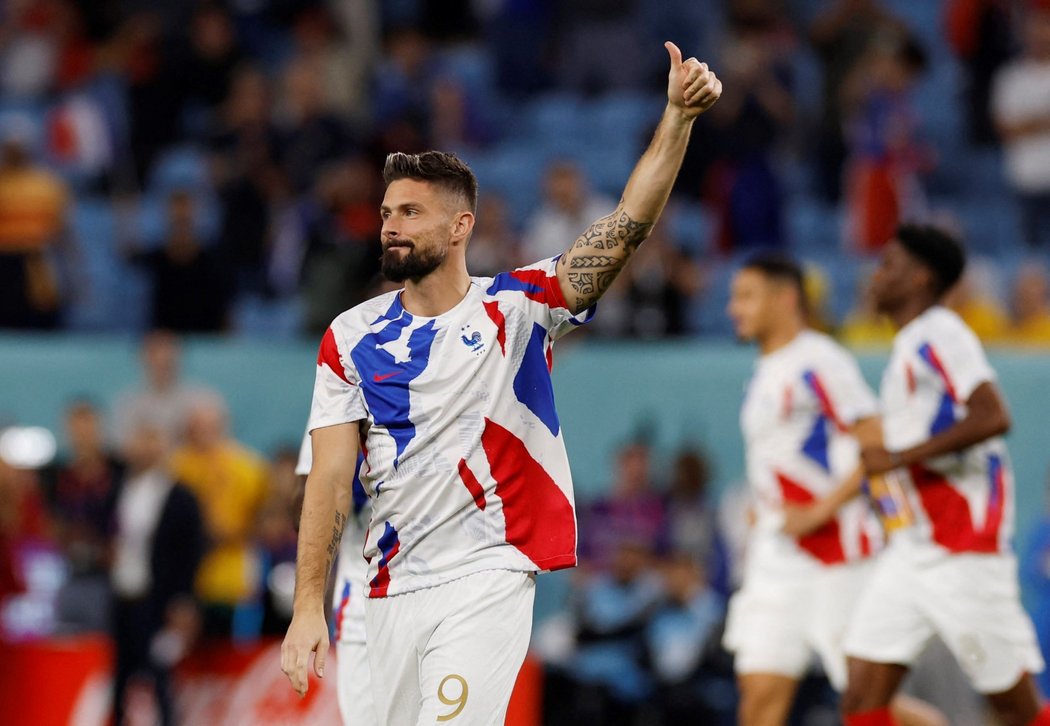 Olivier Giroud před začátkem zápasu s Austrálií