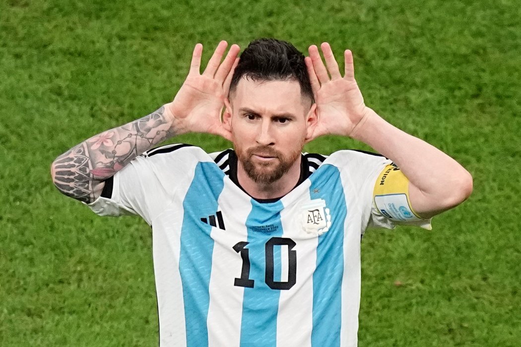 Messi slaví druhý gól v síti Nizozemska