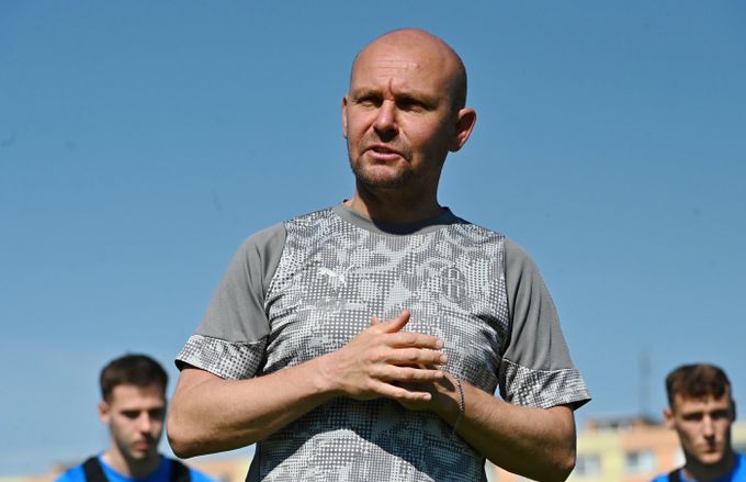 Majer odmítá trenérské výmluvy na mládež. V přípravě jako Francie, shání čtyři posily Majer odmítá trenérské výmluvy na mládež. V přípravě jako Francie, shání čtyři posily