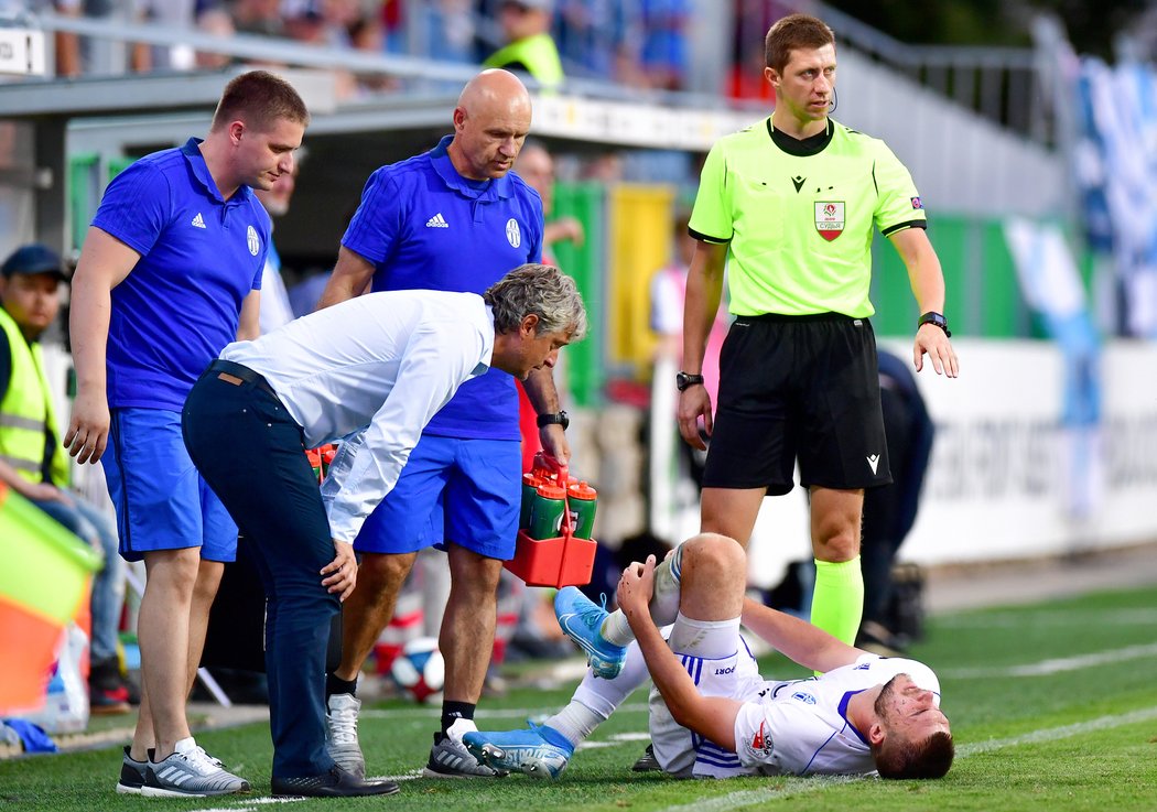 Mladoboleslavský kouč Jozef Weber se sklání nad Nikolajem Komličenkem