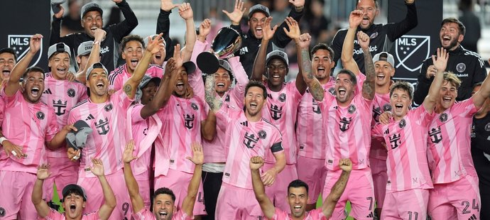 Fotbalisté Interu Miami v čele s Lionelem Messim oslavují triumf ve finále MLS