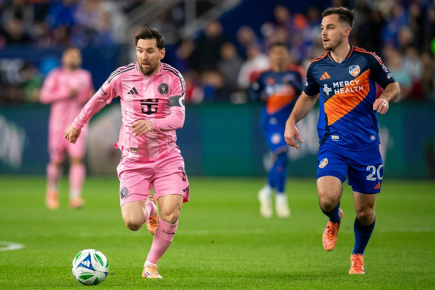 Pavel Bucha se ve čtvrtfinále Východní konference MLS střetl s Messiho Interem Miami Pavel Bucha se ve čtvrtfinále Východní konference MLS střetl s Messiho Interem Miami