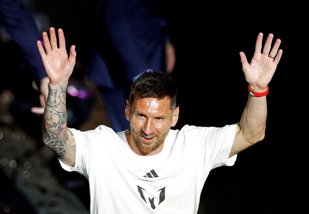 Lionel Messi zdraví fanoušky v Miami