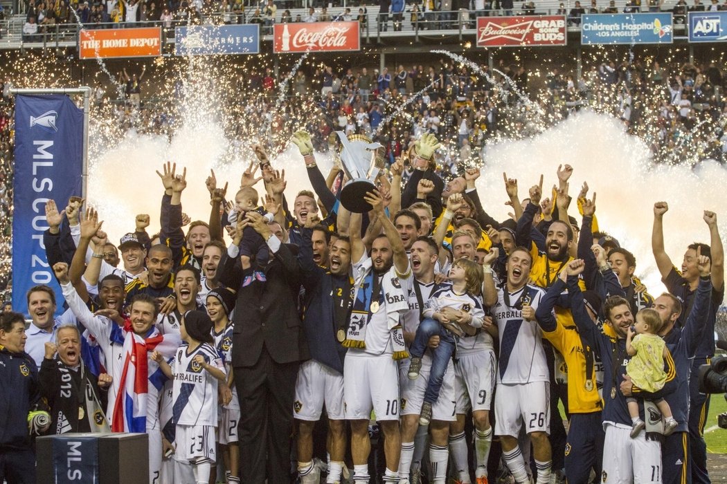 We are the champions! LA Galaxy i s Davidem Beckhamem slaví triumf v americké fotbalové soutěži