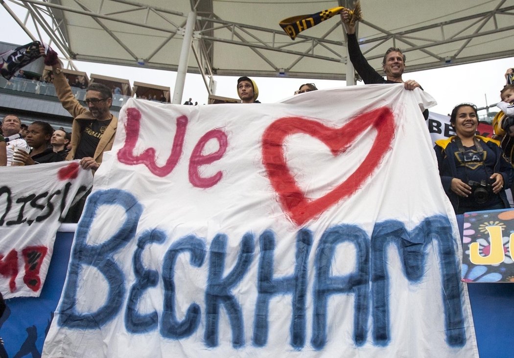 Milujeme Beckhama. Fanoušci LA Galaxy odměnili svou hvězdu potleskem vestoje