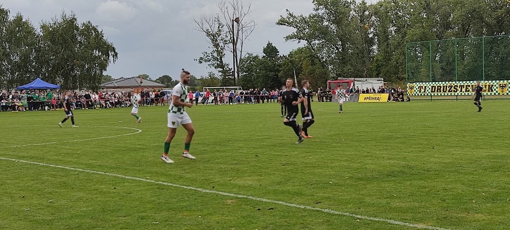 Jiří &#34;Denisa&#34; Procházka si zahrál fotbal za Hostěradice