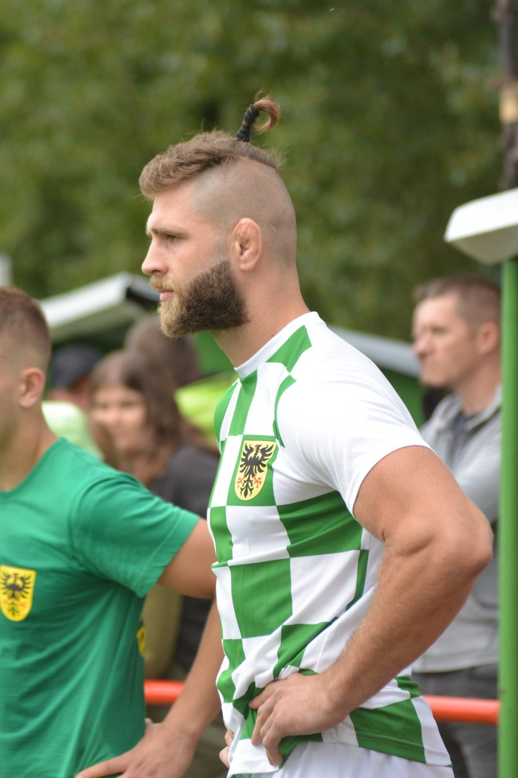 Jiří Procházka si zahrál fotbal s kamarády za Hostěradice