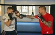 Bývalý fotbalista Tomáš Řepka si vyzkoušel trénink MMA pod vedením zkušeného zápasníka Patrika Kincla