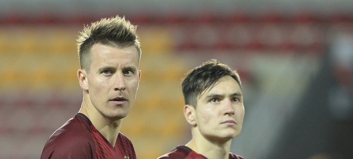 Lukáš Mareček a Vjačeslav Karavajev po neúspěšném penaltovém rozstřelu s Baníkem