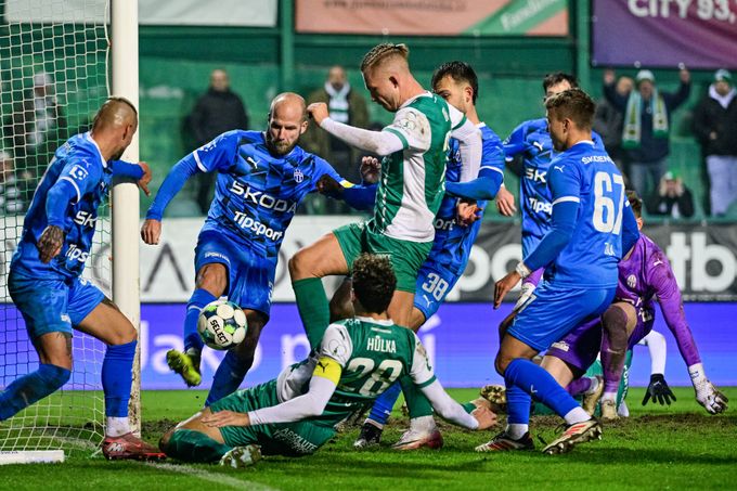 Hůlka napálil břevno, Bohemians padli na penalty. Asi prokletí, kroutil hlavou Veselý Hůlka napálil břevno, Bohemians padli na penalty. Asi prokletí, kroutil hlavou Veselý