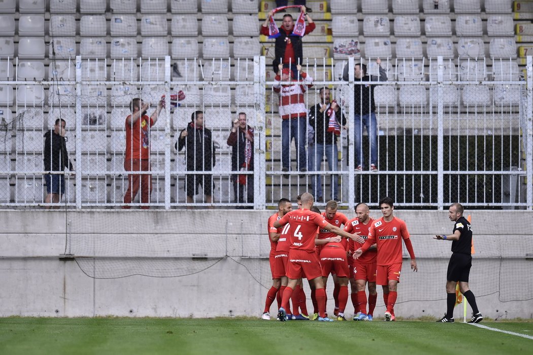 Fotbalisté Jablonce ve 3. kole poháru MOL Cupu doma udolali druholigovou Zbrojovku Brno 3:2 a postoupili do osmifinále. V 87. minutě rozhodl Doležal.