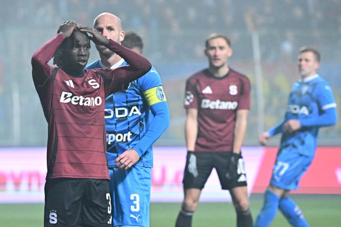 Kotel Sparty se vysmíval Slavii, pak vypadl i další favorit. Před derby to bylo málo Kotel Sparty se vysmíval Slavii, pak vypadl i další favorit. Před derby to bylo málo