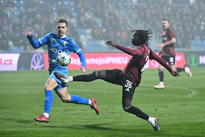 MOL Cup ONLINE: Mladá Boleslav - Sparta 0:0. Floder zasahoval po rohu, na hřiště padá mlha MOL Cup ONLINE: Mladá Boleslav - Sparta 0:0. Floder zasahoval po rohu, na hřiště padá mlha