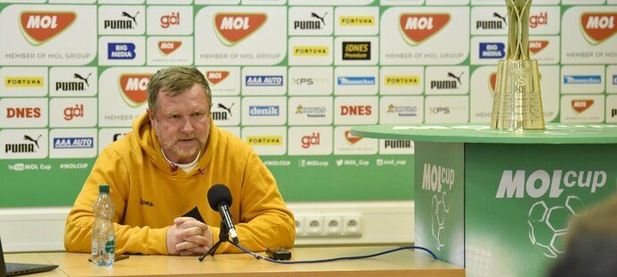 Sparťanský kouč Pavel Vrba na tiskové konferenci před finále MOL Cupu