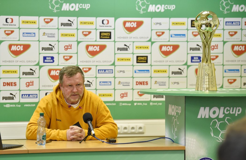 Sparťanský kouč Pavel Vrba na tiskové konferenci před finále MOL Cupu