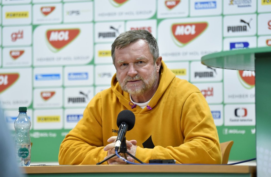 Sparťanský kouč Pavel Vrba na tiskové konferenci před finále MOL Cupu