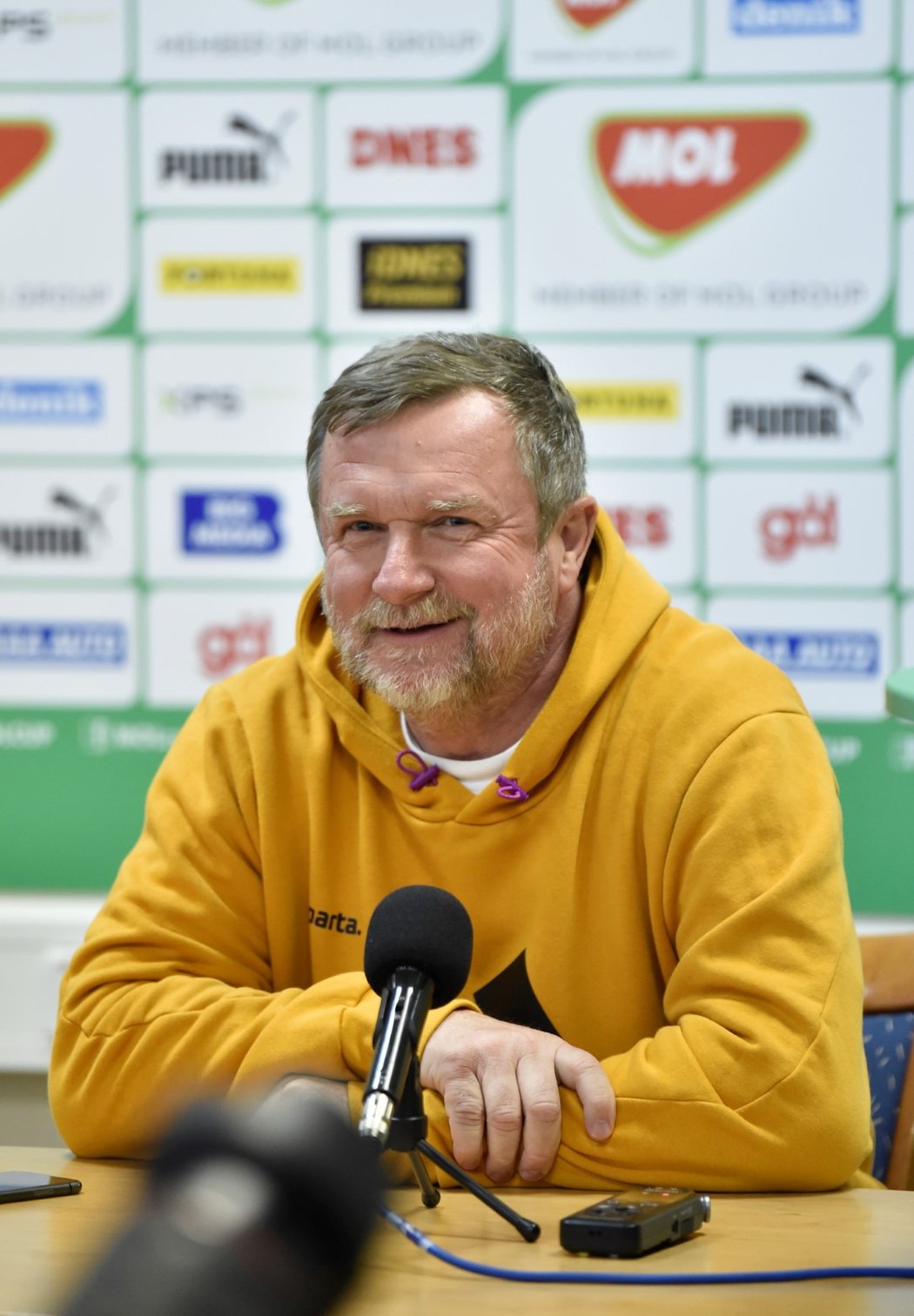 Sparťanský kouč Pavel Vrba na tiskové konferenci před finále MOL Cupu