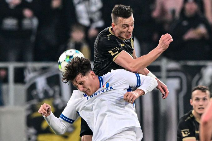 MOL Cup ONLINE: Hradec - Baník 0:0. Domácí v semifinále tlačí, gól Horáka odvolal VAR MOL Cup ONLINE: Hradec - Baník 0:0. Domácí v semifinále tlačí, gól Horáka odvolal VAR