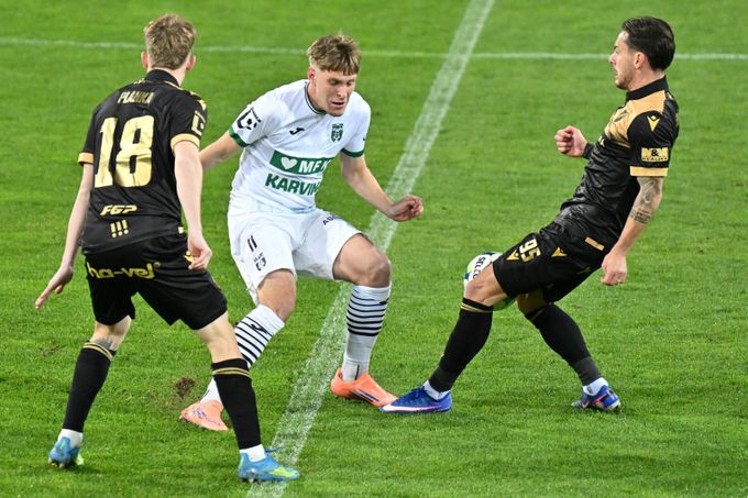 ONLINE: Karviná - Baník 0:0. Slezské derby v semifinále poháru, kdo vyzve Jablonec? ONLINE: Karviná - Baník 0:0. Slezské derby v semifinále poháru, kdo vyzve Jablonec?