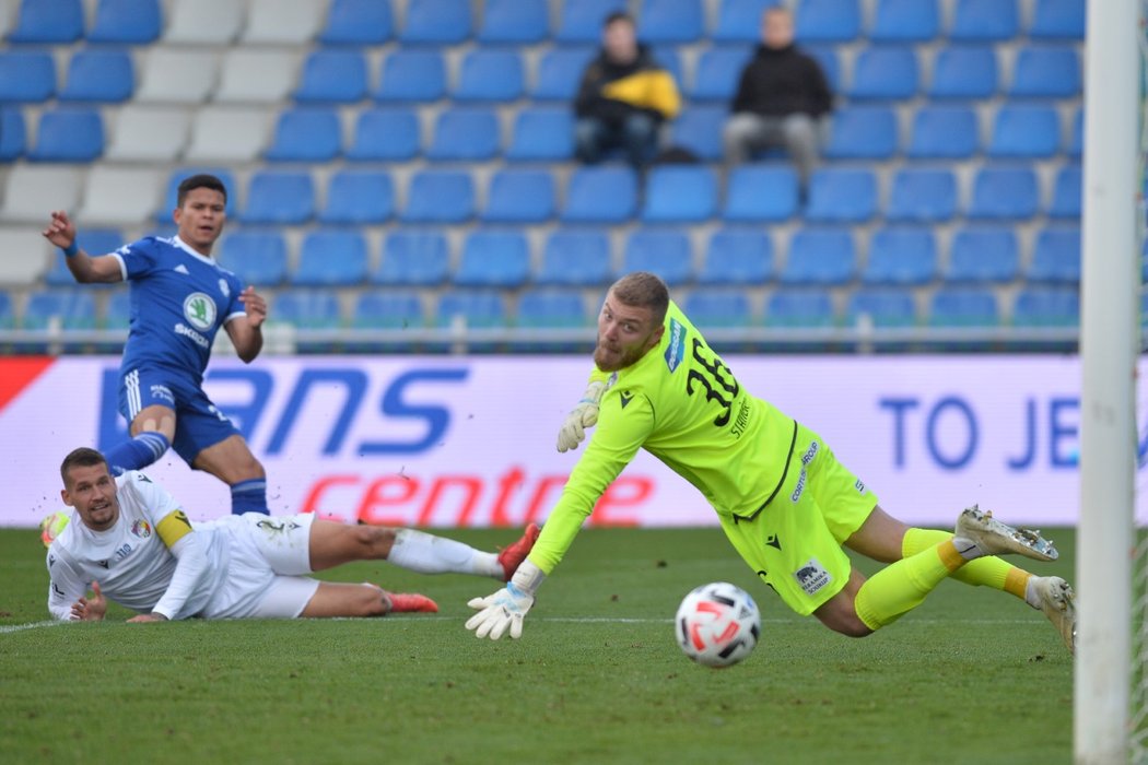 Ewerton dává gól v pohárovém utkání proti Plzni