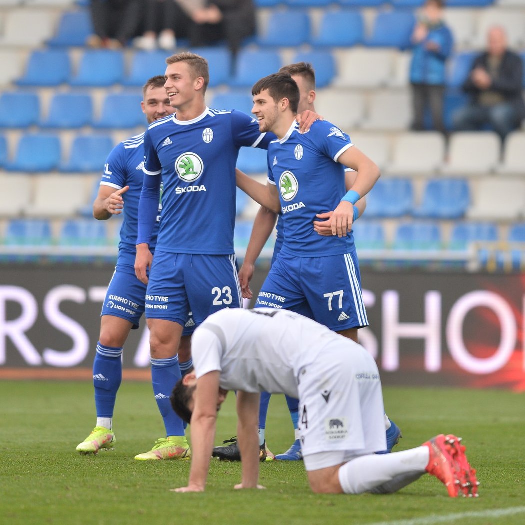 David Jurásek z Mladé Boleslavi se raduje z gólu proti Plzni v MOL Cupu