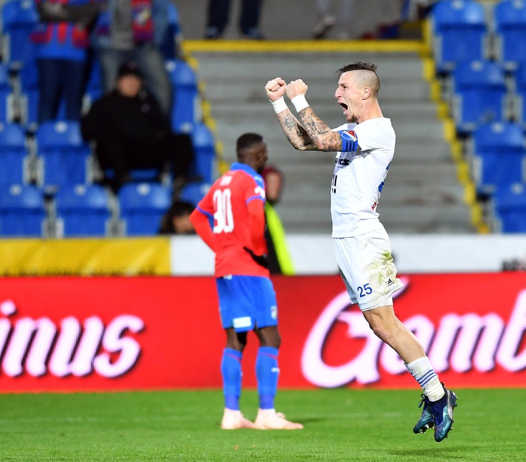 Radost Jiřího Fleišmana, který vystřelil v prodloužení Baníku Ostrava postup do čtvrtfinále MOL Cupu přes plzeňskou Viktorii