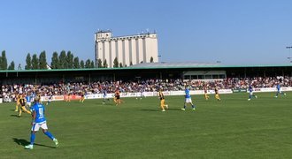 Hlučín trápil Baník. Nabízeli mi basu piv za gól, usmíval se brankář Lapeš