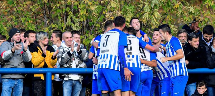 Fotbalisté třetiligového Chlumce nad Cidlinou se radují z gólu v poháru proti Plzni